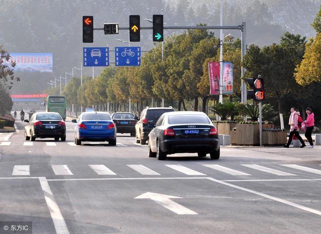 老司机分享等红灯技巧,新手留着十分有用-新浪汽车