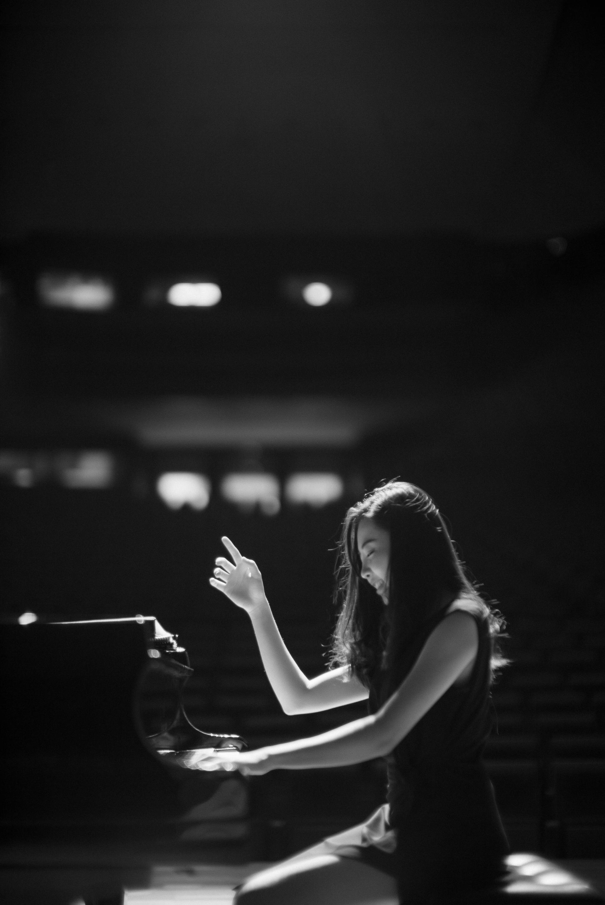 好喜欢这位美女钢琴家的笑容和生活工作的状态.@韵_周