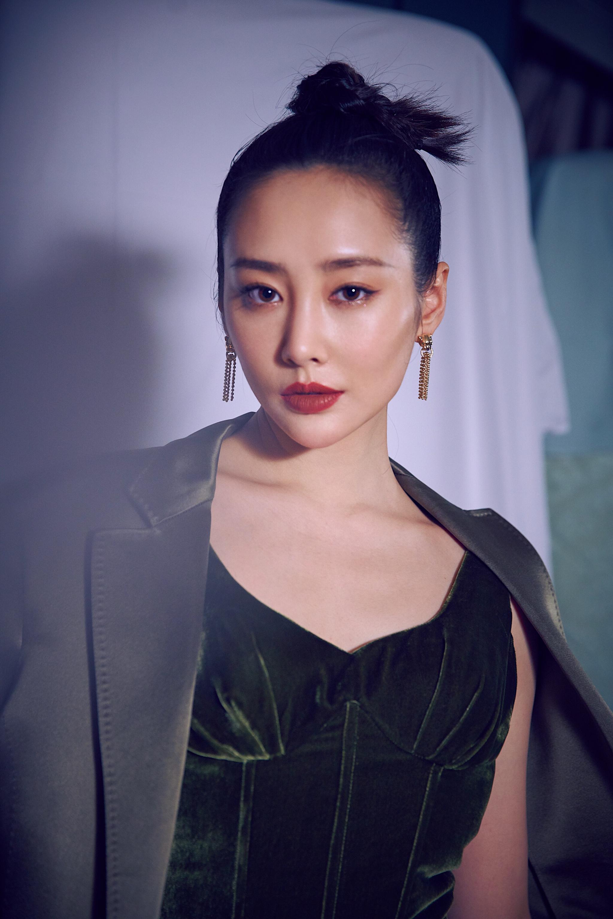 干练中不失柔美!|李纯_新浪新闻