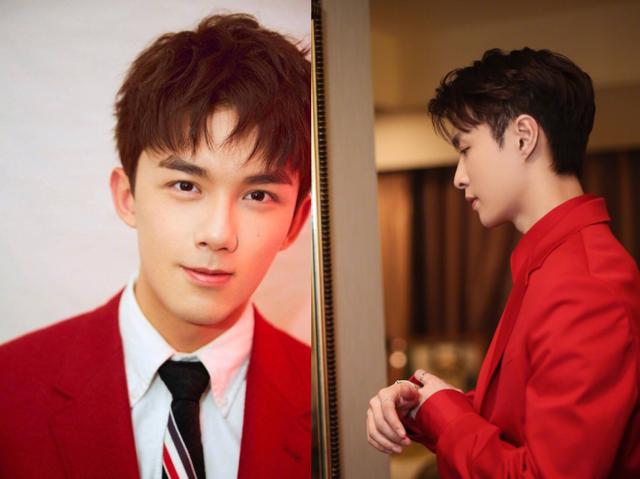 19岁吴磊和27岁张艺兴,同穿红色西服,差别一目了然