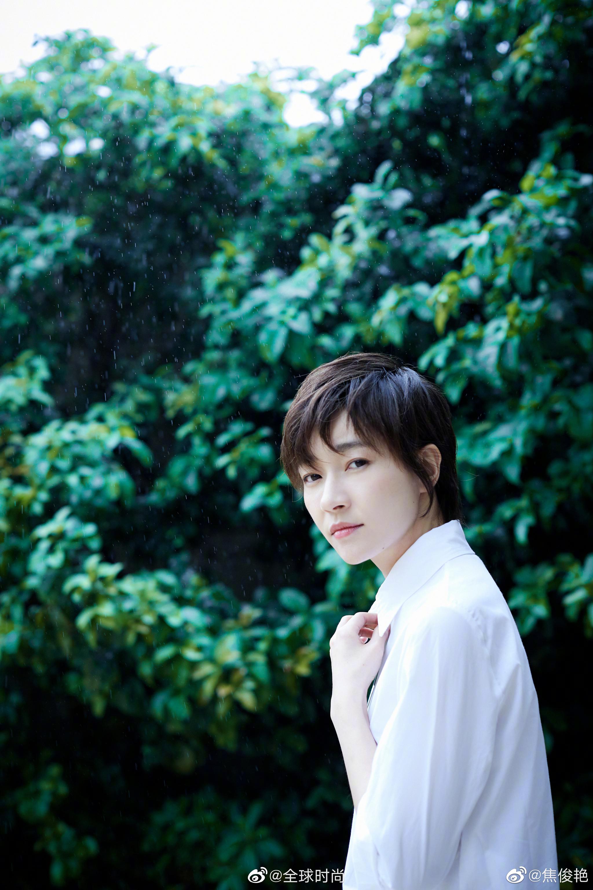 这热搜绝对要给这个女孩儿祝我们的焦俊艳生日快乐开开心心