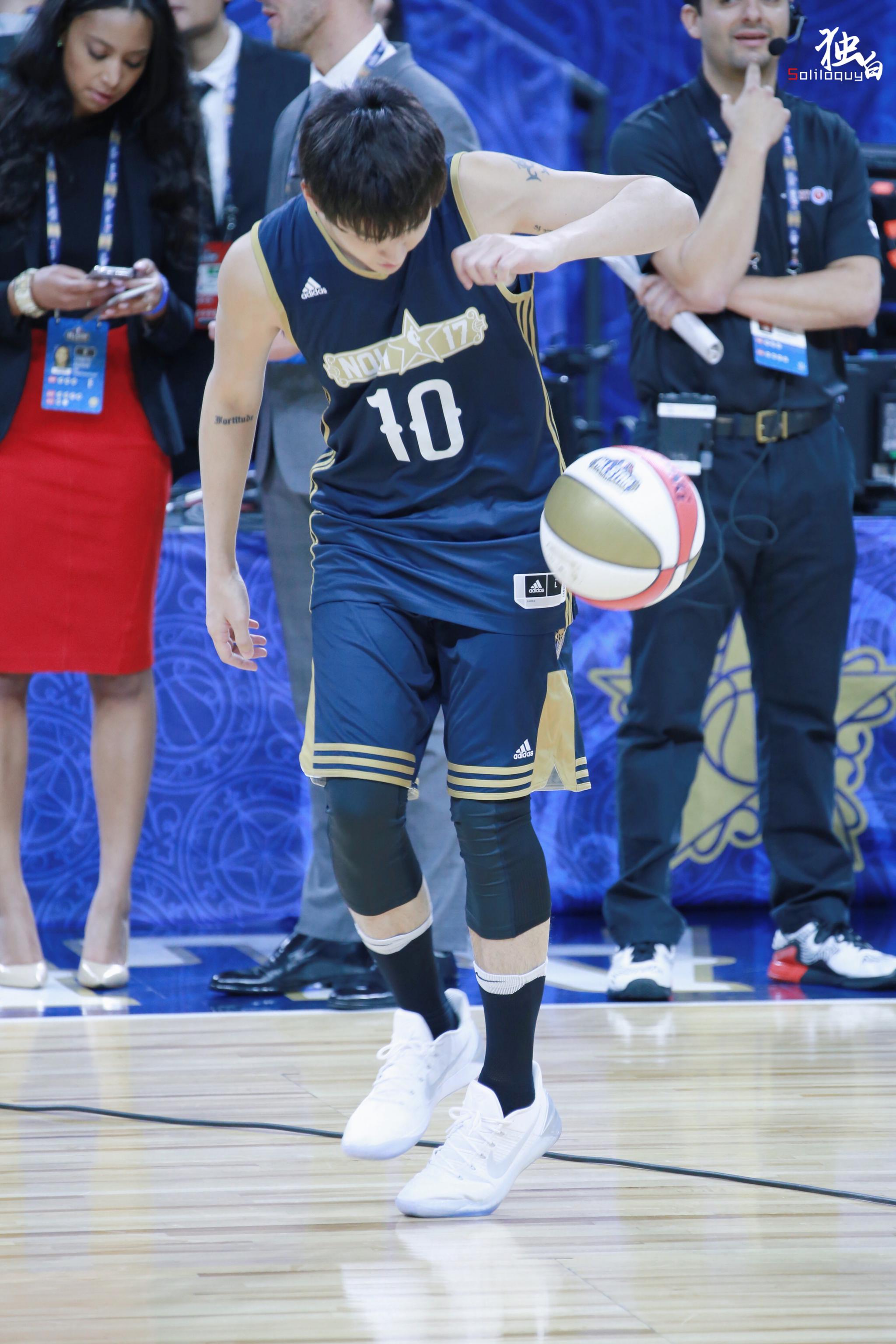 自行感受一下篮球凡的花样球衣穿搭,每一套look都超爱～@mr_凡先生