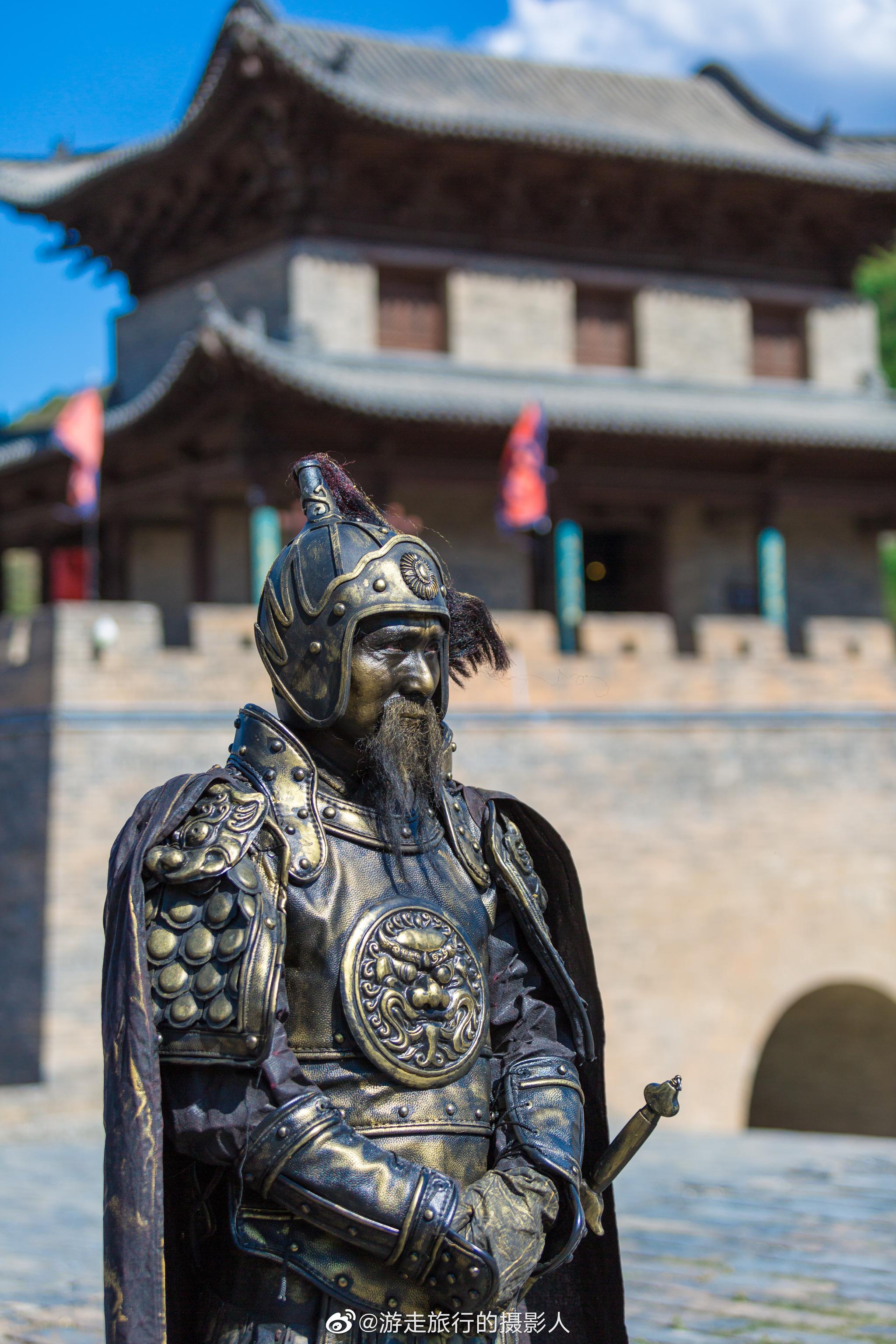 在山西雁门关,巧遇杨家将开城迎宾仪式,杨家男儿个个身手了得