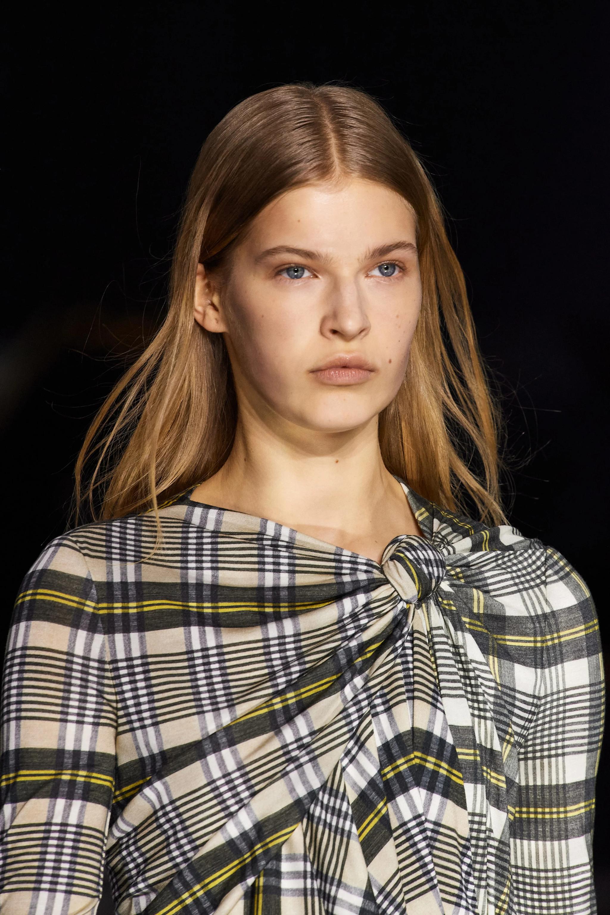 burberry fall winter 2020 秀场妆容的野生眉也太太太太美了吧