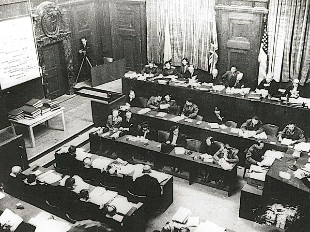 【纽伦堡国际军事法庭】与美军接触之初,戈林曾与罗伯特·斯塔克(美军