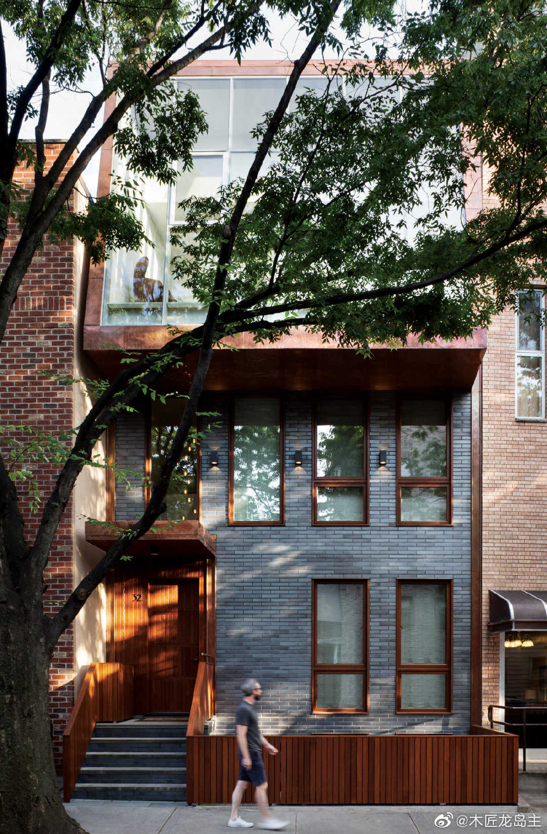 普罗翻新布鲁克林联排别墅的大斜窗顶布鲁克林建筑工作室pro翻修