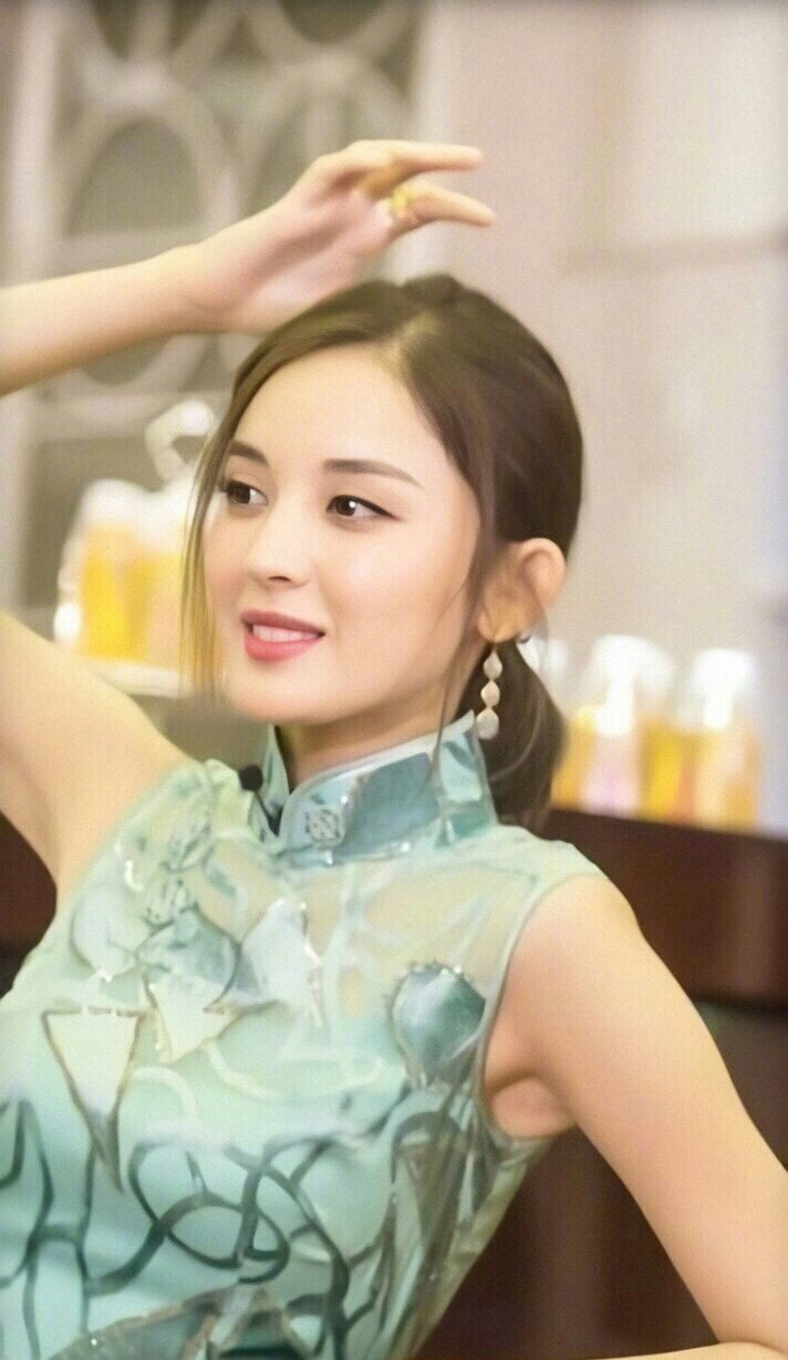 第一次被娜扎的旗袍惊艳到是在偶像来了