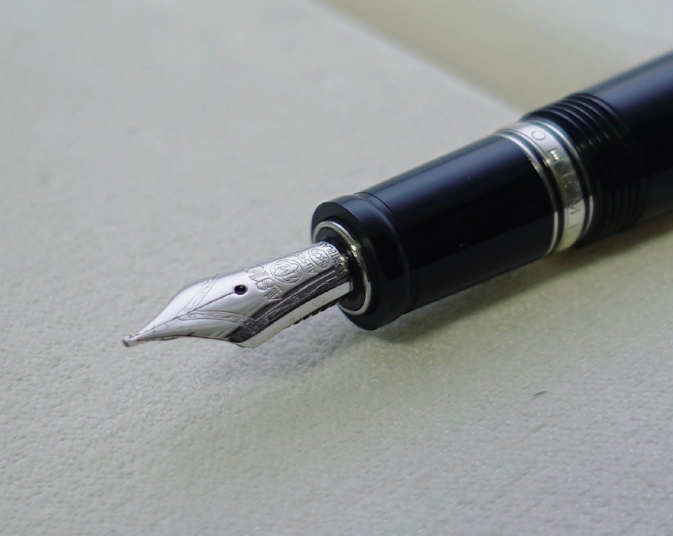 1 / 9  终于拔草 -- 龙家两款小尺寸墨水笔 bohème & mozart