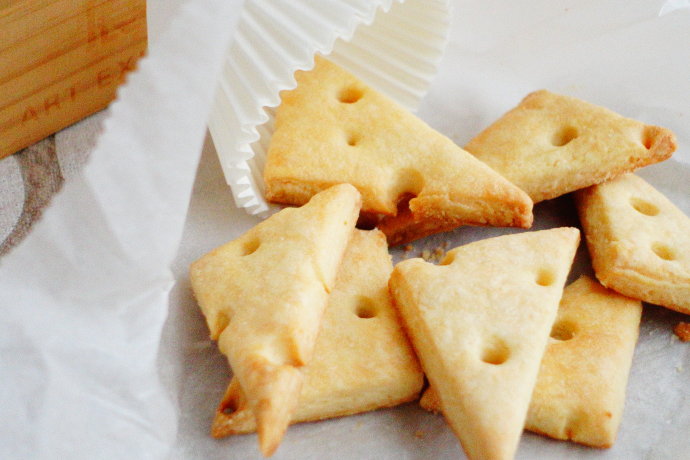 适合补钙的小零食【奶酪三角饼干】