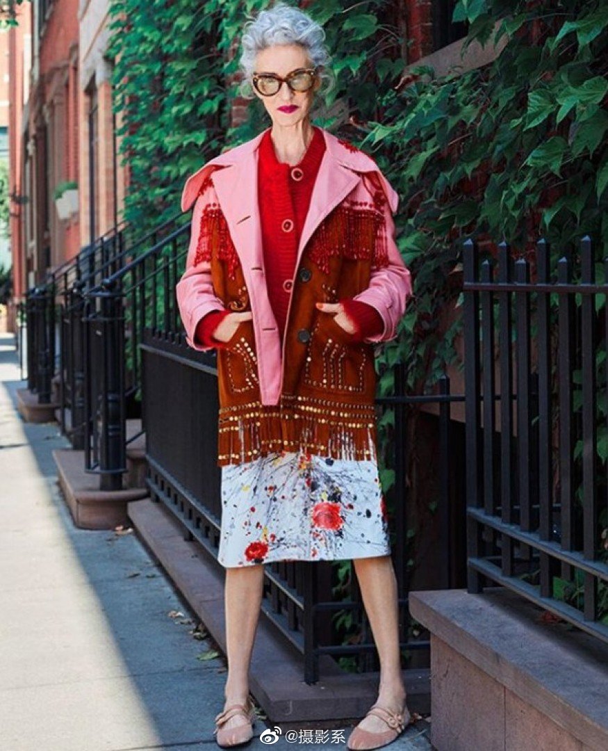 银发超模lindarodin71岁依旧闪闪发亮