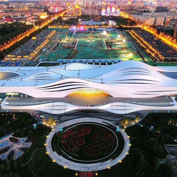 廊坊: 丝绸之路国际文化交流中心 2019流动的云为主题的设计新款