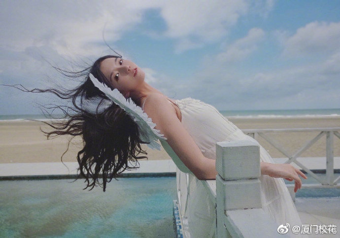 她叫杨潇甜94年就读于广西财经学院身高165cm你觉得几分