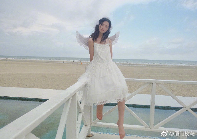 她叫杨潇甜94年就读于广西财经学院身高165cm你觉得几分