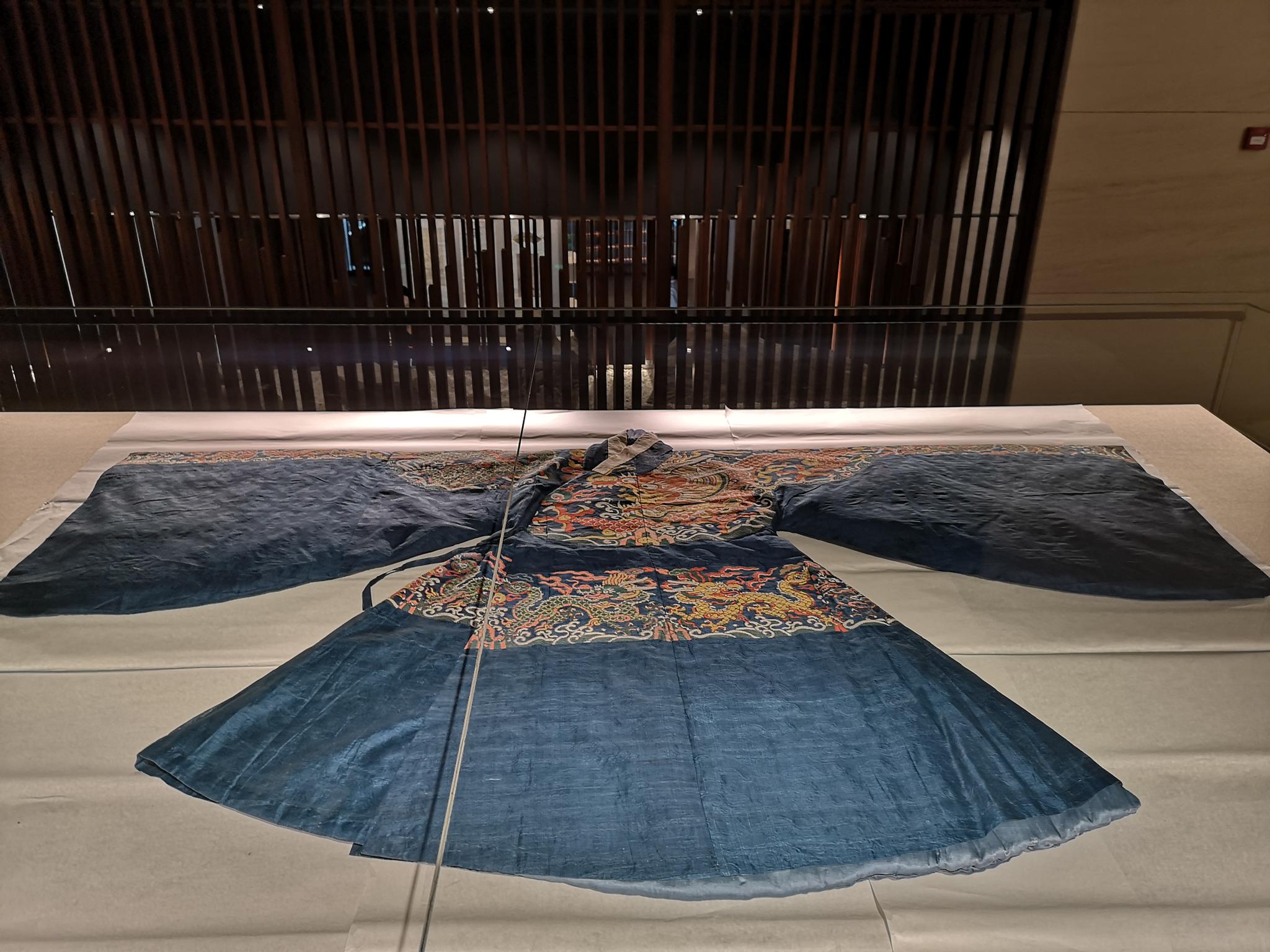 孔子博物馆藏有70多万件文物,其中就有孔府旧藏的8000多件明清衣冠