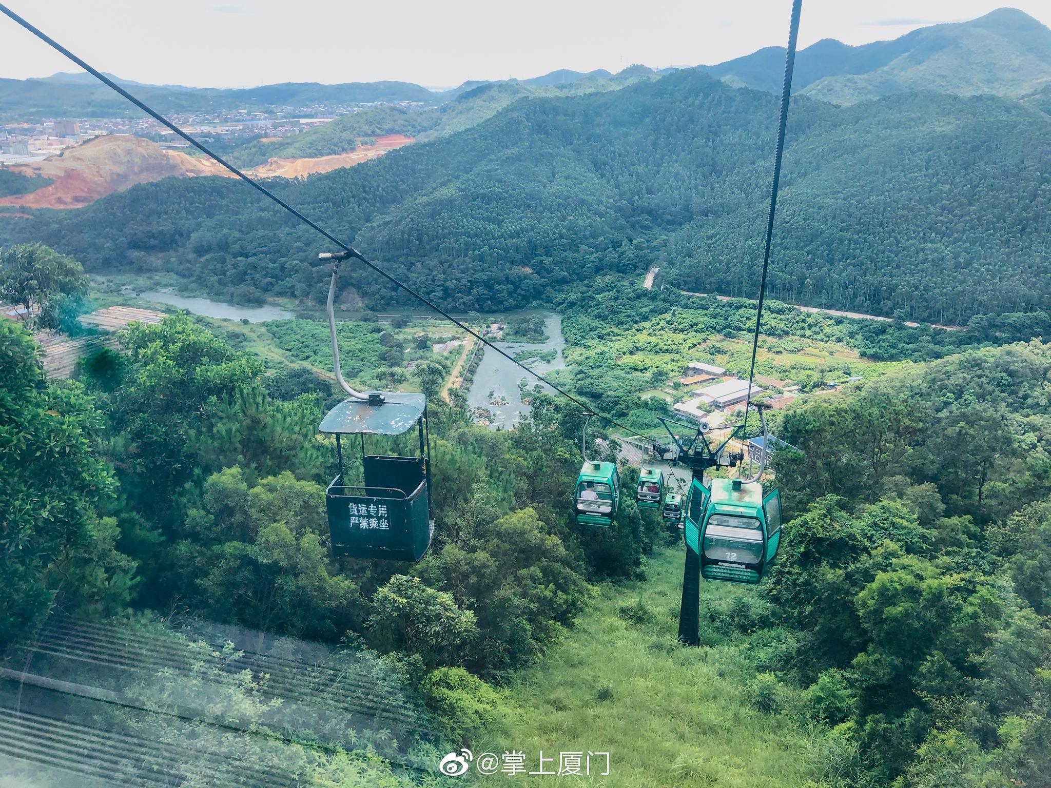 登顶石竹山已经许久不曾见过这片蔚蓝在难得的时间里一览众山