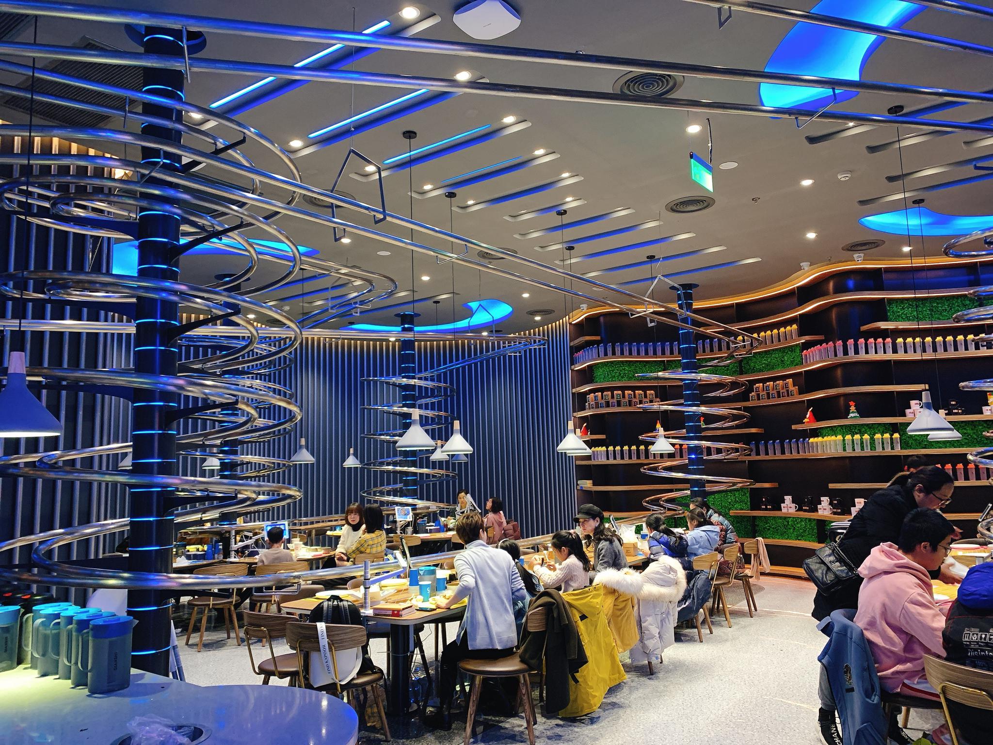 陪儿子拔草,龙湖西溪天街的spacelab失重餐厅.开在一楼