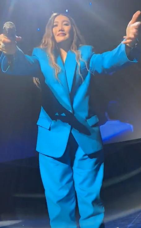 黄丽玲发福撞脸张惠妹肥大西装更显臃肿彻底放弃身材管理了