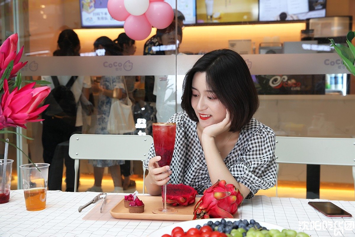 人气王coco出新品啦!莓莓红果果,口感清新又好喝～红果小姐姐