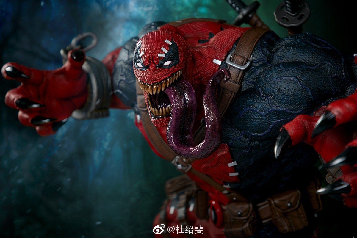 sideshow公司推出毒液和死侍结合体的雕像,尺寸高1米,宽0.7米