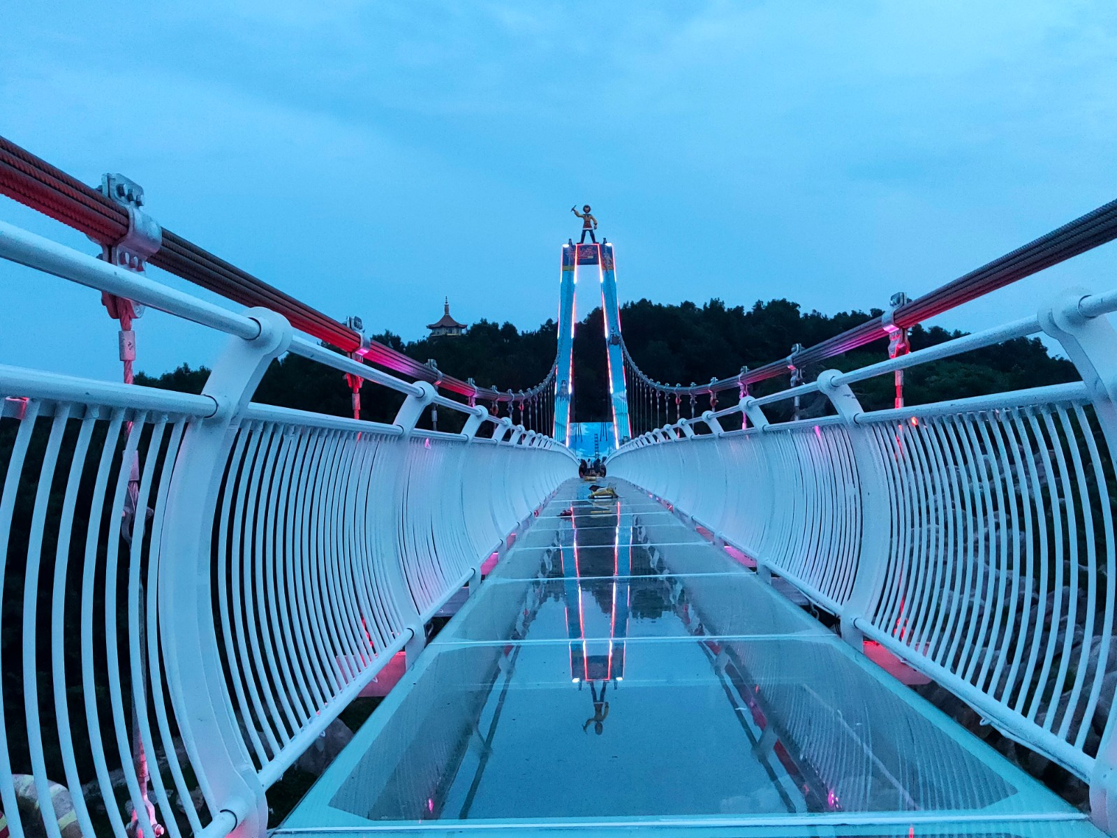 西游记公园新增互动体验型项目凌云渡7d玻璃桥