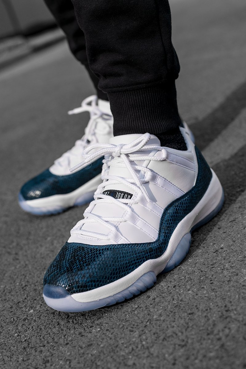 drake 上脚的白蛇 aj11 真有卖,但价格贵的离谱