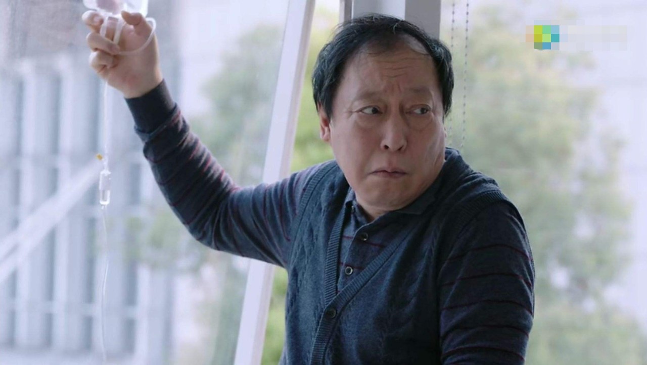 都挺好演技炸裂的苏大强,戏外经历惹人疼:打拼28年没拿过影帝