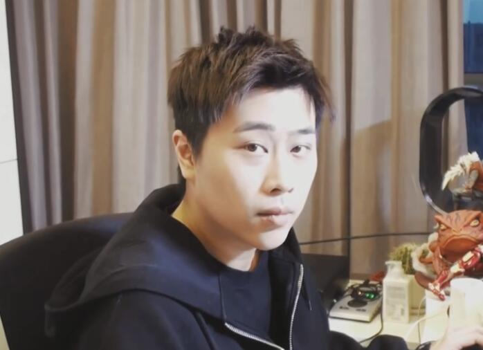 rng战队举办6周年生日会,作为老队员的卢本伟会出现吗?