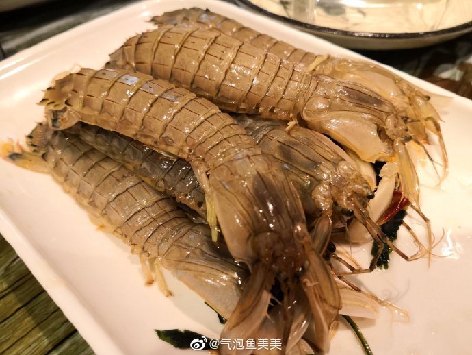 的海鲜,烧烤都是海鲜,很不错,这家三八广场的牛b大串图一的佝偻虾好吃