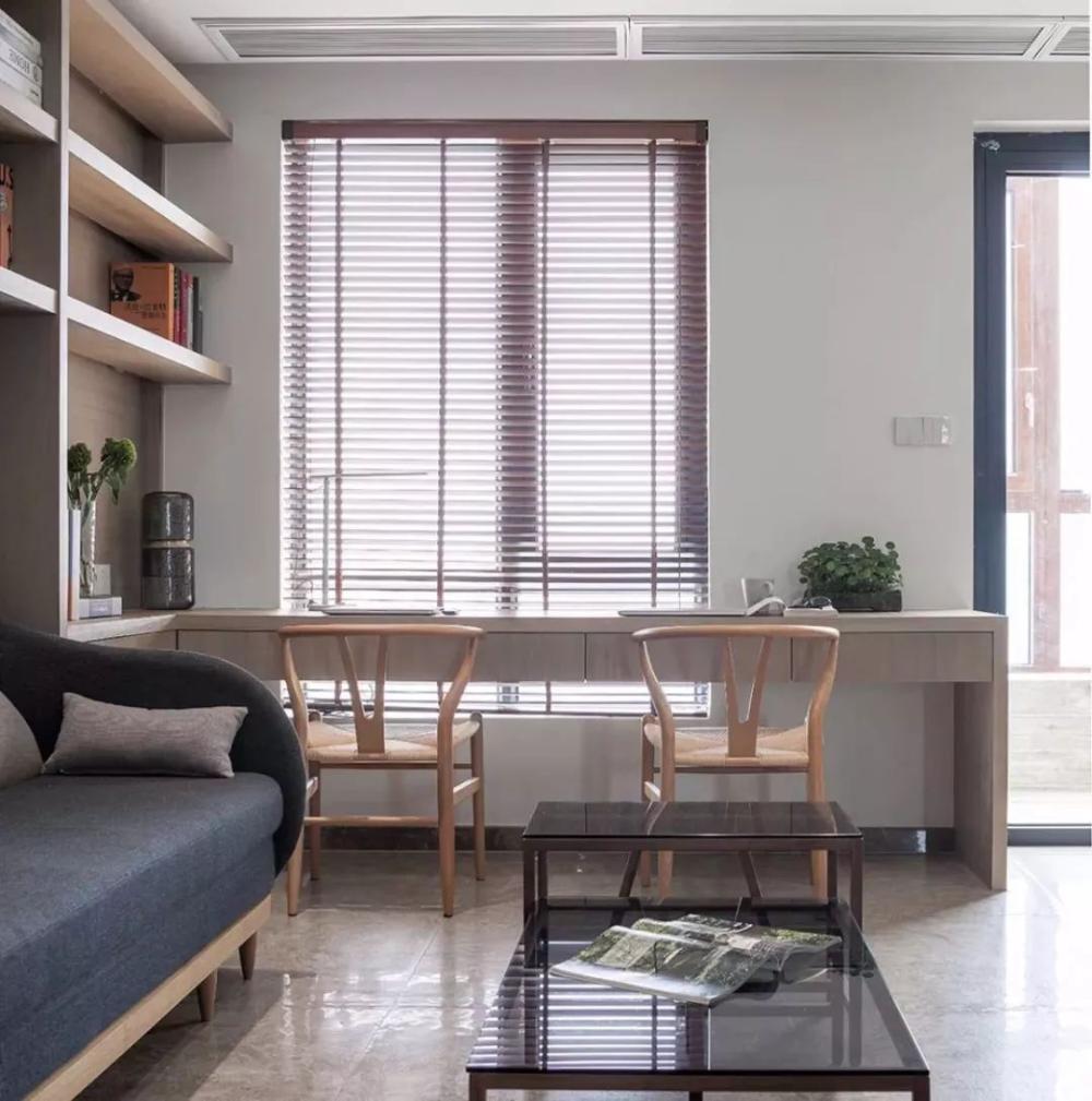 客厅摆张书桌, 不看电视就工作!