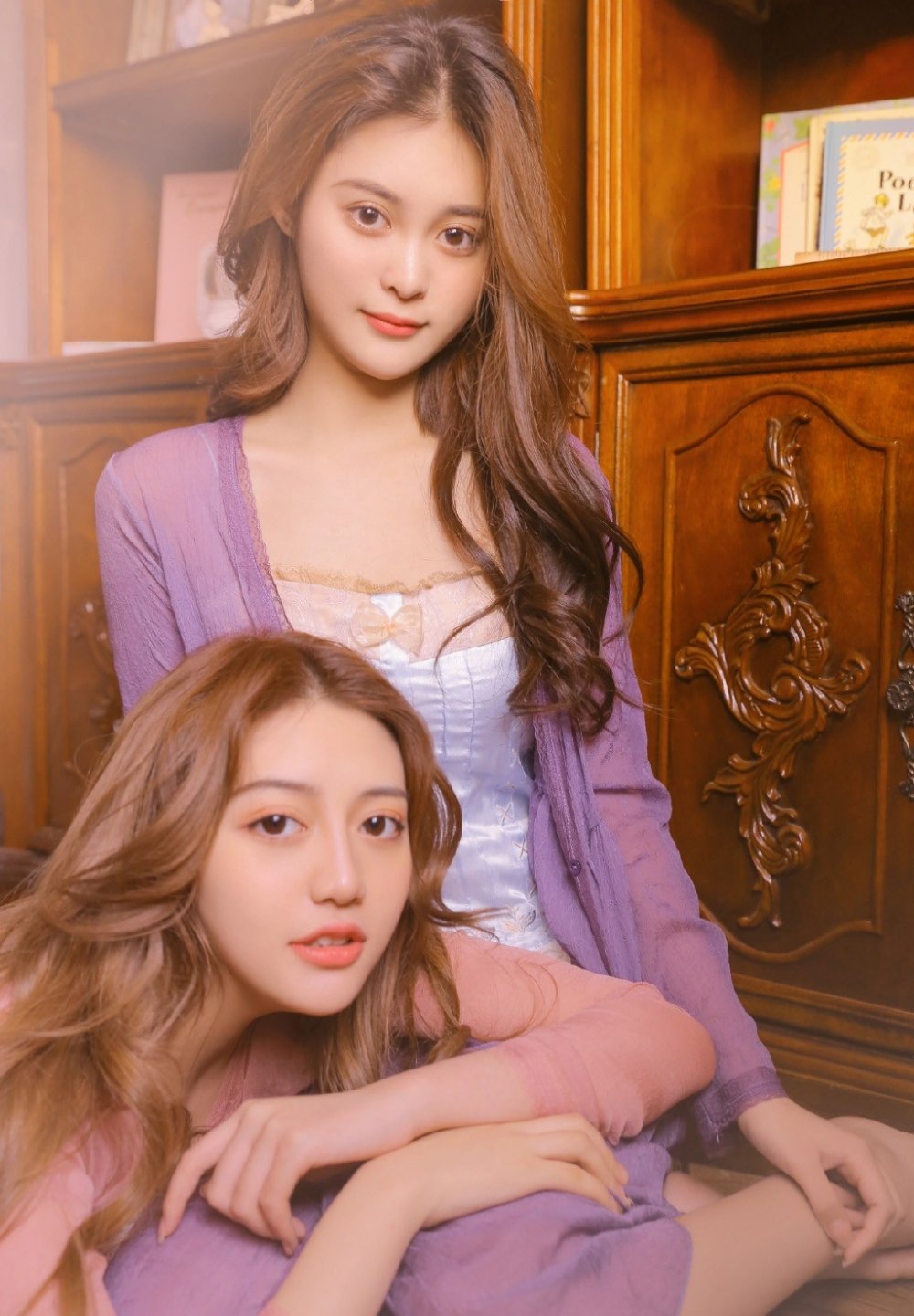 性感姐妹花气质文雅卧室唯美小清新私房写真集