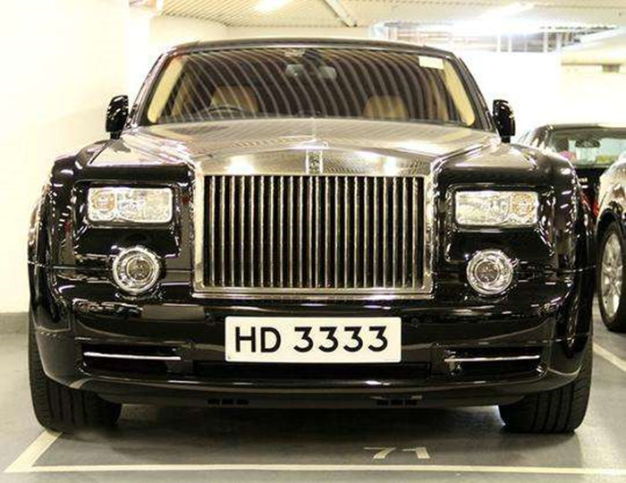 坐拥2900亿的恒大老总许家印,钟爱劳斯莱斯,车牌号寓意太美