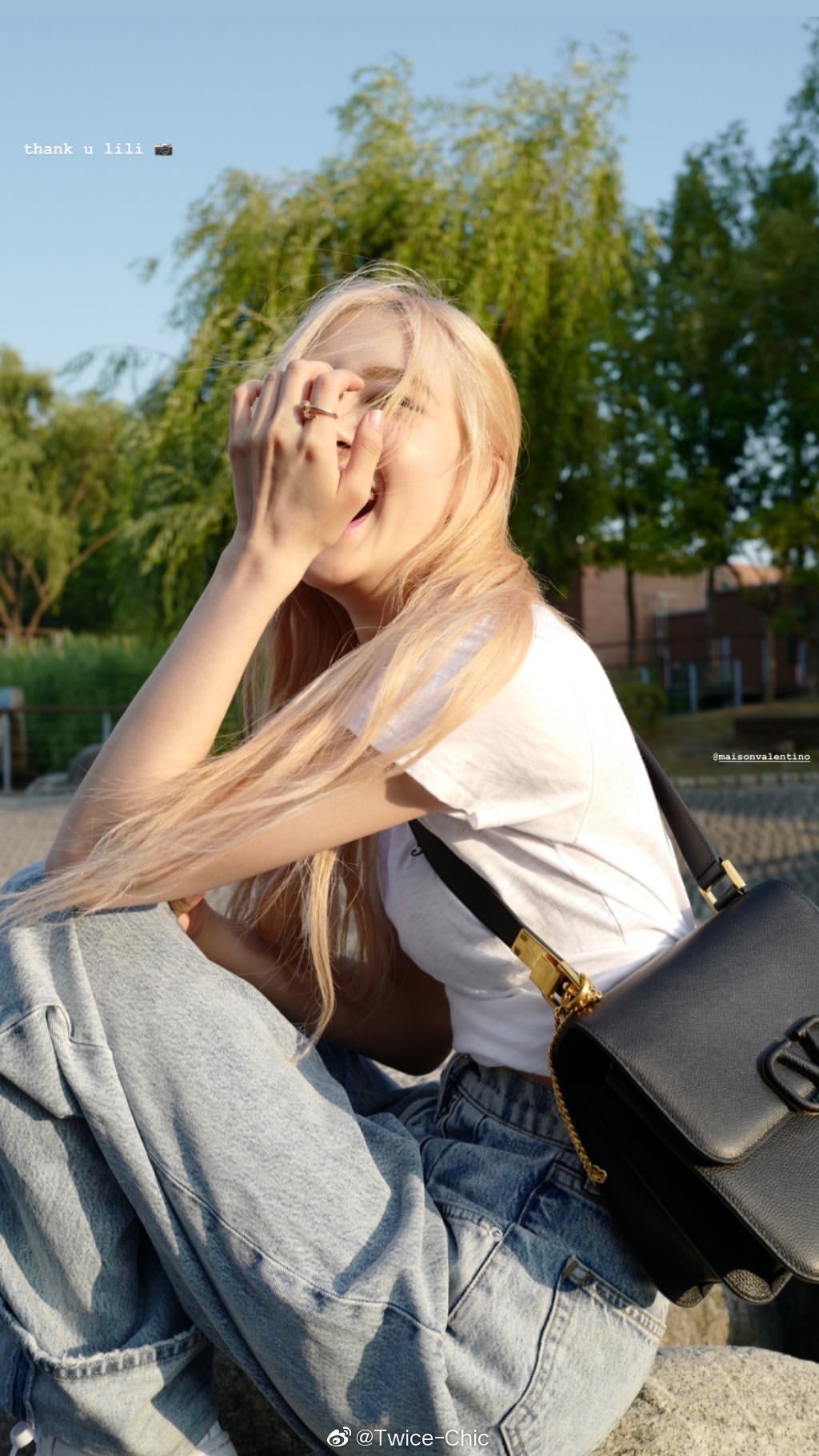 rose朴彩英lisa镜头中仙游岛公园秋千上的澳洲玫瑰