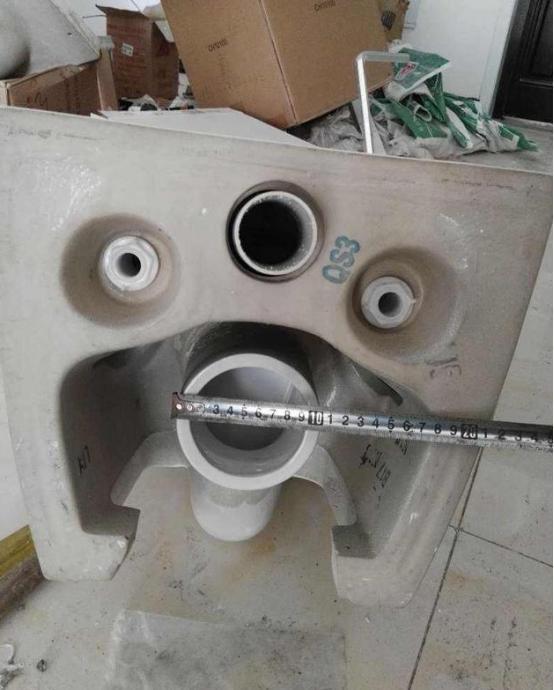 家里马桶经常反臭味,请教了装修师傅,才知道原来是下水口没做对