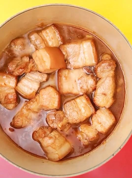 砂锅豆焖肉,这样吃猪肉,一点都不油腻,孩子能吃一大碗