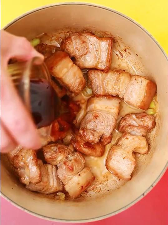 砂锅豆焖肉,这样吃猪肉,一点都不油腻,孩子能吃一大碗