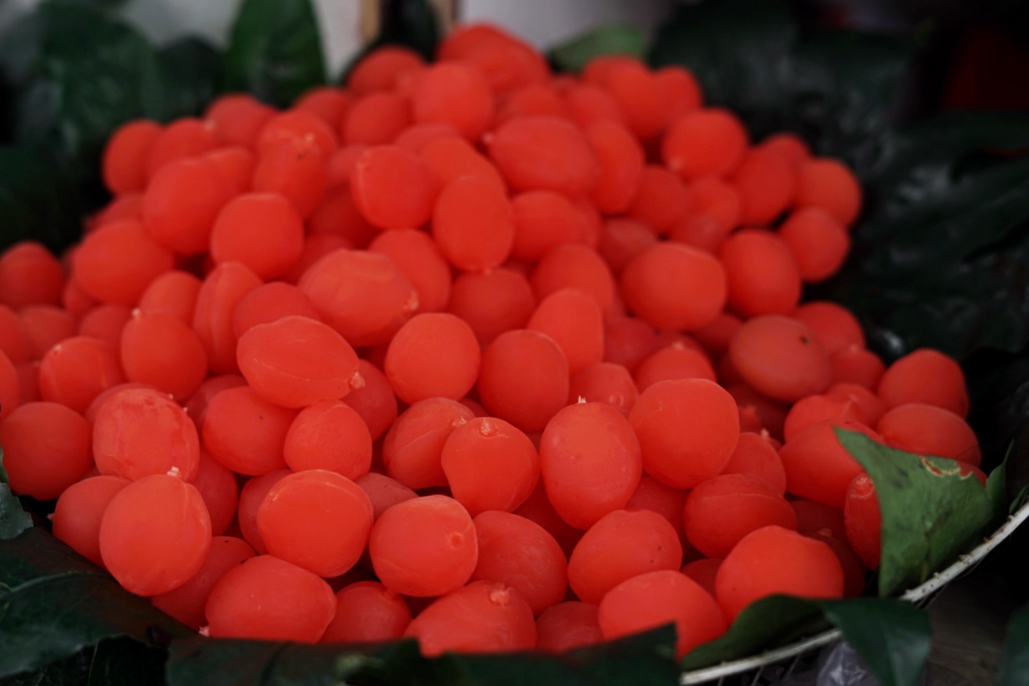 在狮子林 拙政园一带 门口的小店都在卖这些小果樱桃 乌梅 青梅 黄