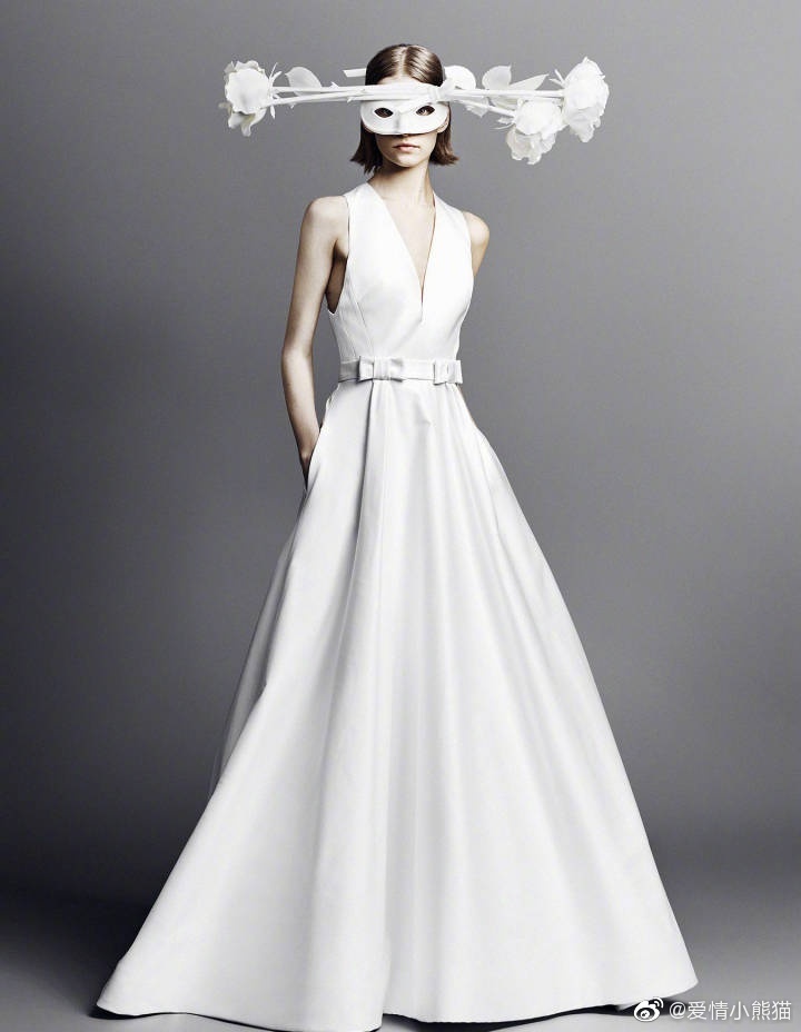 纯白婚纱,简洁大气的设计,每一件都美.