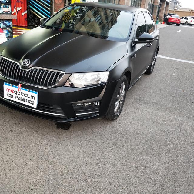 迷人的黑 斯柯达速派改色贴膜电光黑