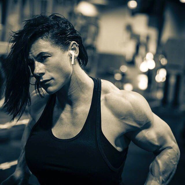 女子健身8年练出强悍"虎头肩"|虎头|强悍|健身_新浪新闻