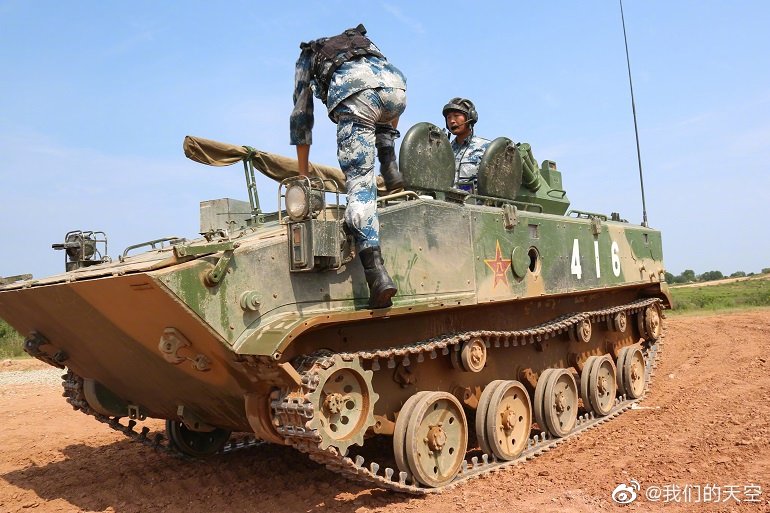 中国新型16伞兵战车图片