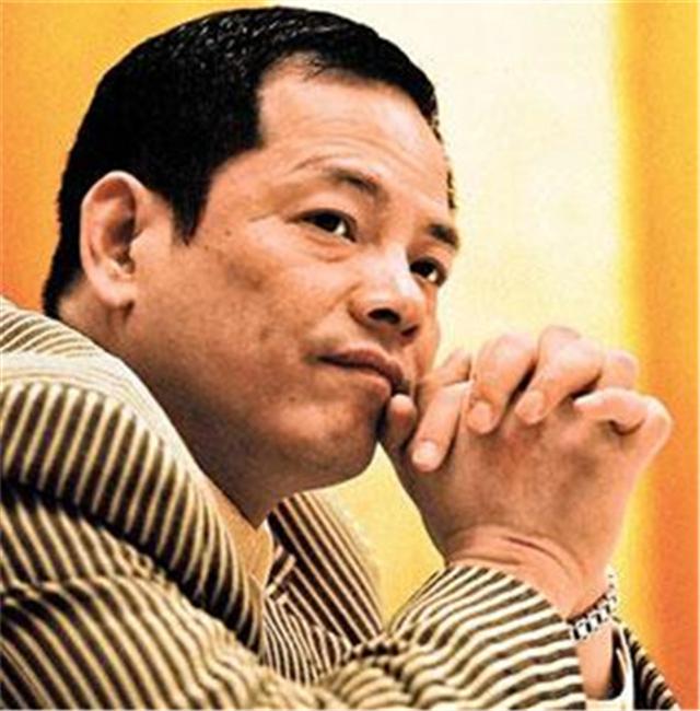 曾叱咤澳门的黑社会老大崩牙驹,出狱后,改邪归正做善事!