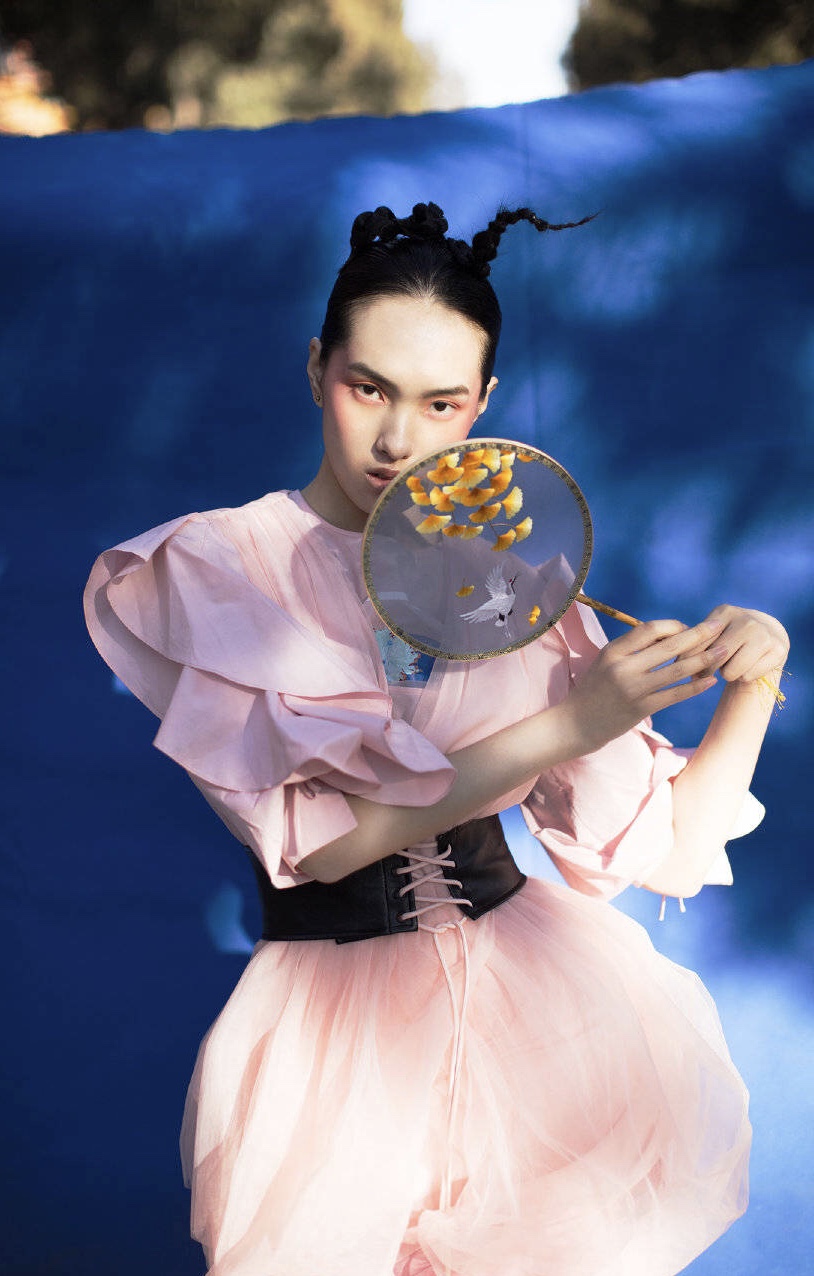 红极一时的天才模特少女袁博超携故宫吉服复出