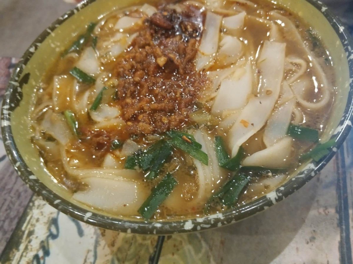 玉溪炎热的夜晚撸串 啤酒,这才是人生!