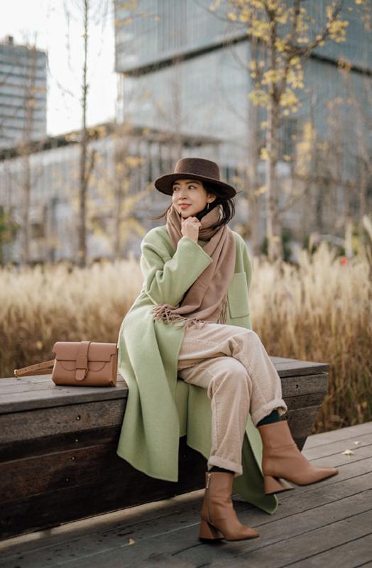 "三木博主"又火了!搭配白色一字肩高雅脱俗,照着穿美如小仙女