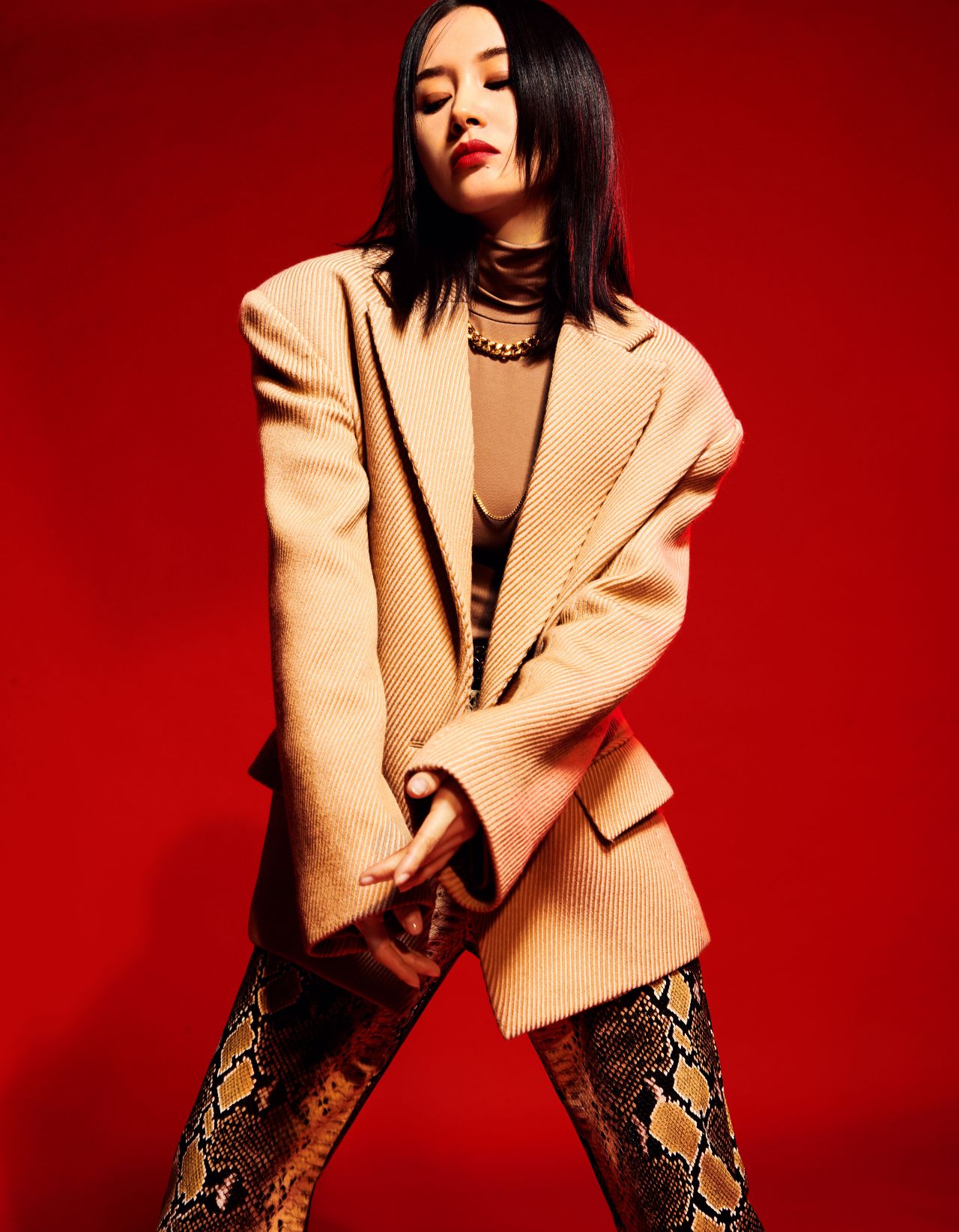 王子文爆炸头登时尚杂志创刊封面 用经典复古唤醒摩登潮流