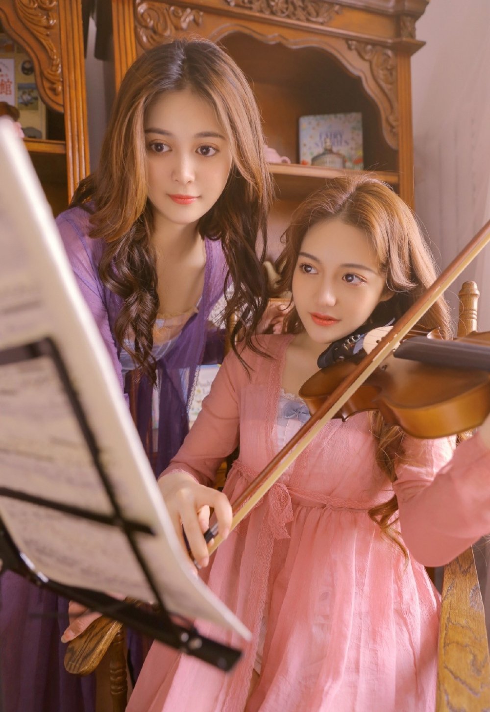 性感姐妹花气质文雅卧室唯美小清新私房写真集