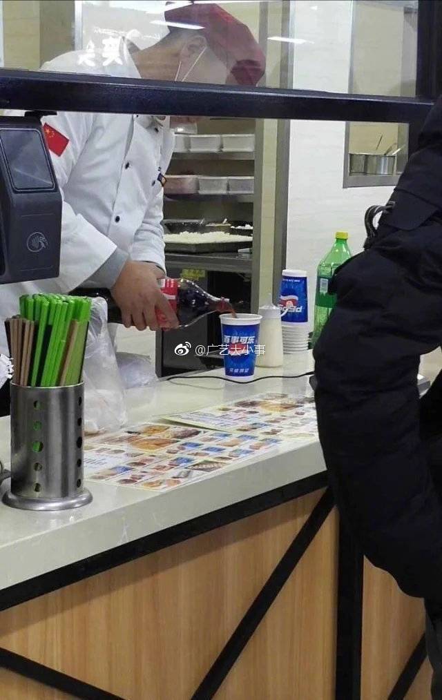 你是坚定的百事党还是可口党 本熊唯可口可乐无糖党 你是坚定的百事党还是可口党 本熊唯可口可乐无糖党