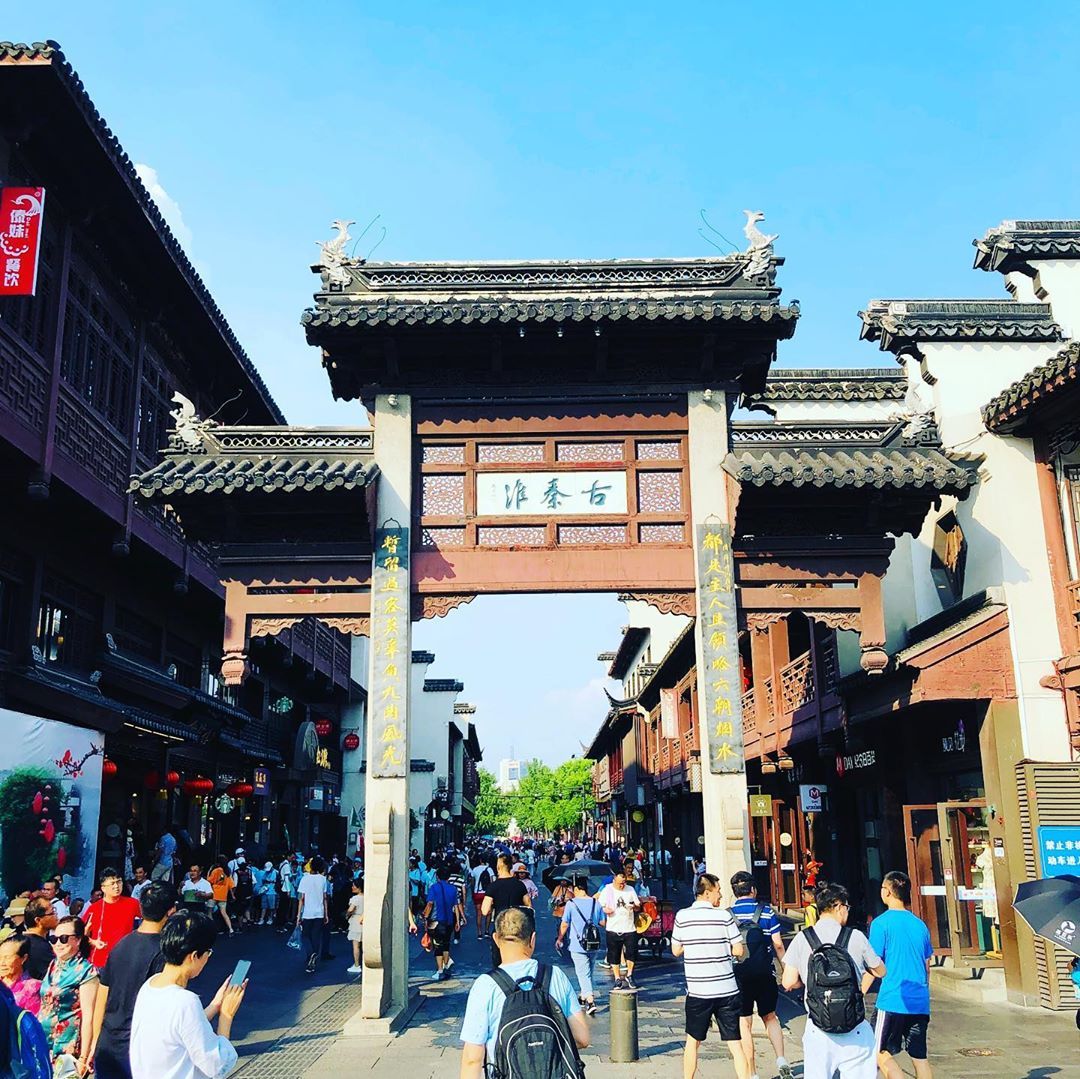 南京-乌衣巷.朱雀桥边野草花,乌衣巷口夕阳斜.