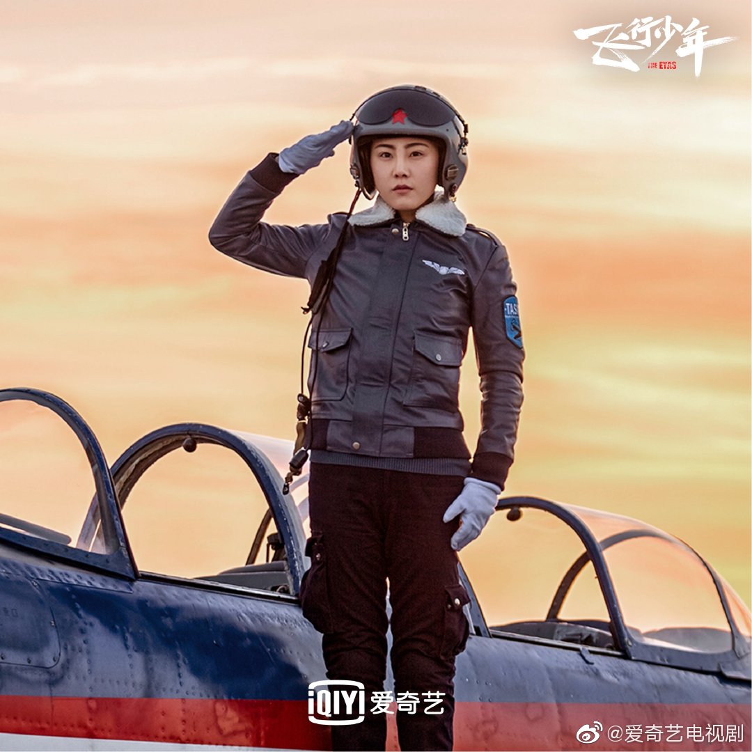 之壮志凌云逆风而上飞行少年为梦想起飞向祖国致敬