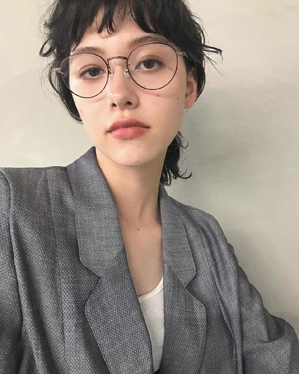 19岁日英混血模特ins:_.whitelilly.